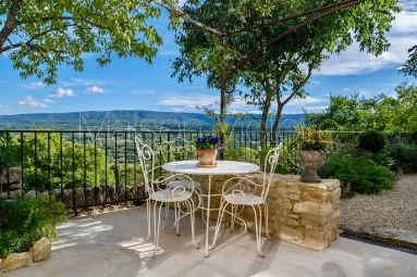 1 Bedroom(s) - 1 Bathroom(s) - 151m² land for sale in Vaucluse, Provence-Alpes-Côte-d\'Azur, France - FrenchPropertyPortal.com Renovated stone studio with private garden and panoramic views in the heart of Goult. for sale for 390,000€ in Vaucluse, Provence-Alpes-Côte-d\'Azur
