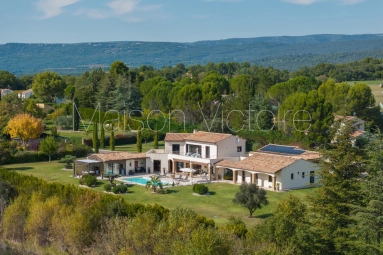 Light-filled contemporary villa with pool and stunning views in Roussillon. for sale for 1,595,000&euro; in Vaucluse, Provence-Alpes-Côte-d\'Azur