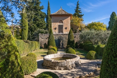 Superbly private Gordes estate with unobstructed Luberon views. for sale for 2,550,000&euro; in Vaucluse, Provence-Alpes-Côte-d\'Azur