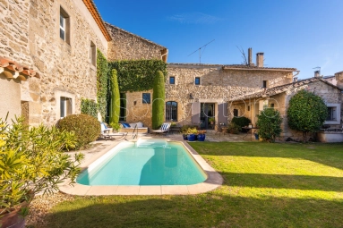 3 Bedroom(s) - 2 Bathroom(s) - 426m² land for sale in Vaucluse, Provence-Alpes-Côte-d\'Azur, France - FrenchPropertyPortal.com Authentic 18th century village house with walled garden and pool. for sale for 725,000€ in Vaucluse, Provence-Alpes-Côte-d\'Azur