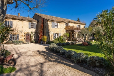 6 Bedroom(s) - 4 Bathroom(s) - 1,530m² land for sale in Vaucluse, Provence-Alpes-Côte-d\'Azur, France - FrenchPropertyPortal.com Sublime Provençal farmhouse sheltered by a landscaped, walled garden at the foothills of the Luberon. for sale for 1,495,000€ in Vaucluse, Provence-Alpes-Côte-d\'Azur