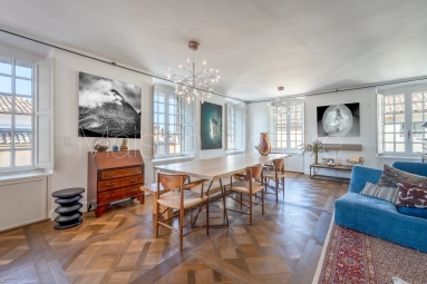 Exceptional apartment with breathtaking views and a lovely terrace, in the heart of L’Isle-sur-la-Sorgue. for sale for 880,000&euro; in Vaucluse, Provence-Alpes-Côte-d\'Azur