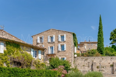 Stone village property with Luberon views. for sale for 945,000&euro; in Vaucluse, Provence-Alpes-Côte-d\'Azur
