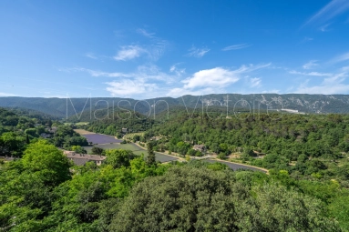 Ménerbes village: 16th century convent with splendid views of the Luberon. for sale for 620,000&euro; in Vaucluse, Provence-Alpes-Côte-d\'Azur