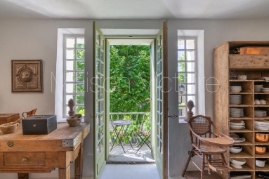 Charming 18th Century Village House in the Heart of Bonnieux. for sale for 840,000&euro; in Vaucluse, Provence-Alpes-Côte-d\'Azur