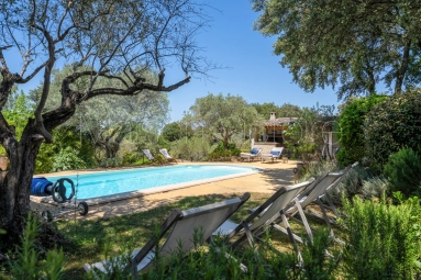 Pretty house with lovely views and saltwater pool – walking distance to village. for sale for 990,000&euro; in Vaucluse, Provence-Alpes-Côte-d\'Azur