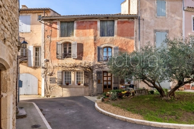 17th-century village house in the heart of Goult. for sale for 780,000&euro; in Vaucluse, Provence-Alpes-Côte-d\'Azur