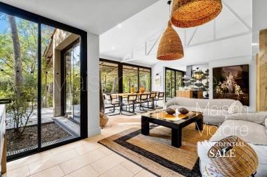Contemporary villa property with lovely wooded surroundings, within walking distance of Pernes-les-Fontaines. for sale for 1,598,000&euro; in Vaucluse, Provence-Alpes-Côte-d\'Azur