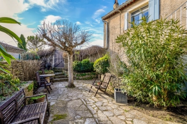 3 Bedroom(s) - 3 Bathroom(s) - 158m² land for sale in Vaucluse, Provence-Alpes-Côte-d\'Azur, France - FrenchPropertyPortal.com A beautiful village home with courtyard and countryside views in the heart of Goult. for sale for 720,000€ in Vaucluse, Provence-Alpes-Côte-d\'Azur