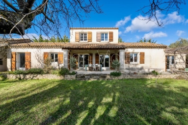 Villa with Luberon views, pool and walled garden. for sale for 850,000&euro; in Vaucluse, Provence-Alpes-Côte-d\'Azur