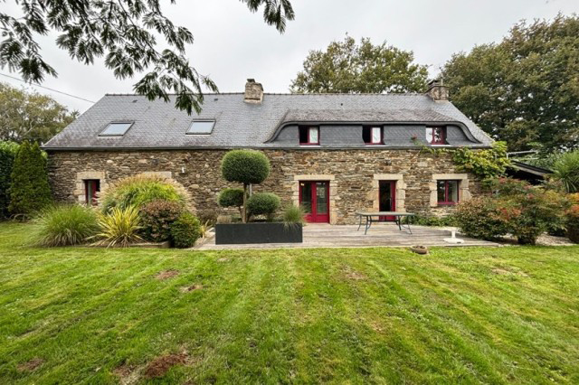 Lovely detached longere farmhouse , 284,000.00 € for sale for 284,000&euro; in Morbihan, Brittany