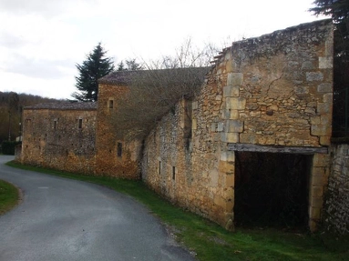 An interesting investment opportunity to purchase a stone building in the popular Lot et Garonne french village for sale for 24,500€ in Lot-et-Garonne, Aquitaine
