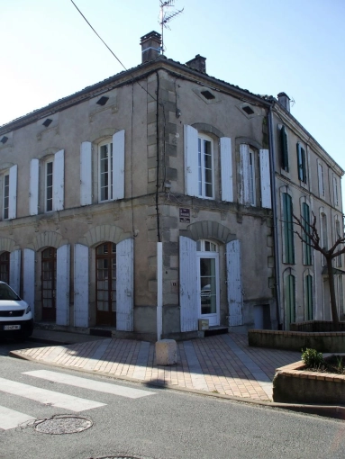 Situated in the heart of a small French village this stone built property is deceptively spacious close to Lauzun, Cancon and Tombeboeuf. for sale for 99,950&euro; in Lot-et-Garonne, Aquitaine
