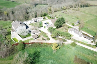 10 Bedroom(s) - 10 Bathroom(s) - 0 m² land for sale in Gironde, Aquitaine, France - FrenchPropertyPortal.com An idylic position for this stone built maison de maitre within a countryside estate with guest house and 4 separate apartments all with stunning views close to a bastide town. for sale for 1,100,000€ in Gironde, Aquitaine