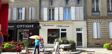 3 Bedroom(s) - 2 Bathroom(s) - 0 m² land for sale in Lot-et-Garonne, Aquitaine, France - FrenchPropertyPortal.com A retail outlet with shop front and above accommodation in the heart of a French bastide town. for sale for 88,000€ in Lot-et-Garonne, Aquitaine
