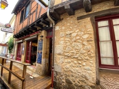 A rare opportunity to acquire an old historical property in the heart of the old quarter of Bergerac. for sale for 162,000&euro; in Dordogne, Aquitaine