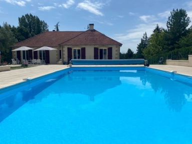 A lavishly appointed villa with a basement with garages and separate accommodation in private grounds with views. for sale for 410,000€ in Gironde, Aquitaine