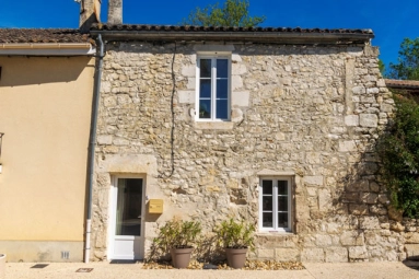A deceptively spacious stone village house close to Eymet for sale for 167,400&euro; in Dordogne, Aquitaine