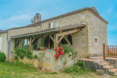 3 Bedroom(s) - 2 Bathroom(s) - 15,000m² land for sale in Lot-et-Garonne, Aquitaine, France - FrenchPropertyPortal.com A charming 3 bedroomed stone farmhouse with an inground pool, 1.5 hectares of land, plus amazing views! for sale for 307,400€ in Lot-et-Garonne, Aquitaine