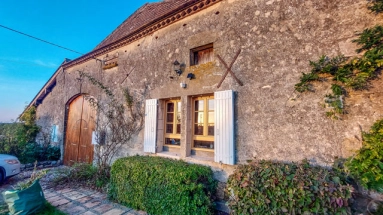 3 Bedroom(s) - 2 Bathroom(s) - 4,000m² land for sale in Lot-et-Garonne, Aquitaine, France - FrenchPropertyPortal.com A beautiful stone built 3 bedroomed farmhouse situated in an elevated position with a swimming pool, attached barn and garage. for sale for 504,000€ in Lot-et-Garonne, Aquitaine
