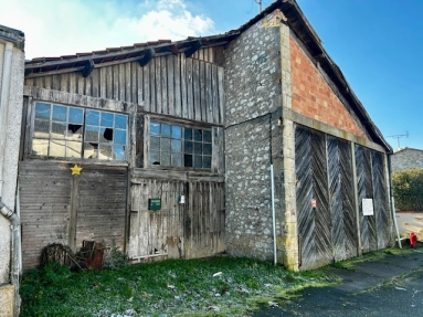 A large garage with workshop of 100m² with a small garden situated in a village with amenities. for sale for 40,000&euro; in Lot-et-Garonne, Aquitaine