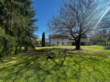 5 Bedroom(s) - 2 Bathroom(s) - 12,000m² land for sale in Lot-et-Garonne, Aquitaine, France - FrenchPropertyPortal.com An elegant stone-built property with generous accommodation of five bedrooms and good sized land situated on the edge of a bastide town with all amenities. for sale for 278,780€ in Lot-et-Garonne, Aquitaine