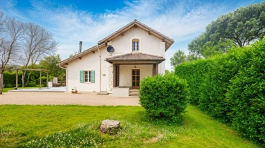 4 Bedroom(s) - 2 Bathroom(s) - 4,921m² land for sale in Lot-et-Garonne, Aquitaine, France - FrenchPropertyPortal.com Charming cottage with barn, above ground pool, & an acre of gardens near Eymet for sale for 230,000€ in Lot-et-Garonne, Aquitaine