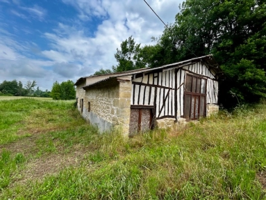 Beautiful Traditional Barn & Oak-Framed Hangar on 1 Hectare for sale for 172,800&euro; in Lot-et-Garonne, Aquitaine