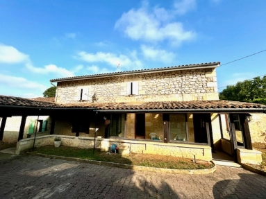4 Bedroom(s) - 2 Bathroom(s) - 2,424m² land for sale in Gironde, Aquitaine, France - FrenchPropertyPortal.com Charming 4-Bedroom Stone home in a tranquil hamlet near to St. Emilion and Bordeaux – A Rare countryside retreat dating back to 1786 for sale for 330,000€ in Gironde, Aquitaine
