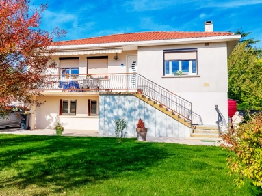 Move-in ready & ideally located, an immaculate 3 Bedroom property walking distance to amenities. for sale for 182,000&euro; in Lot-et-Garonne, Aquitaine