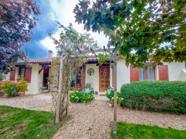 3 Bedroom(s) - 2 Bathroom(s) - 19,620m² land for sale in Dordogne, Aquitaine, France - FrenchPropertyPortal.com Charming 3-Bedroom property with above ground pool & land on the outskirts of Eymet! for sale for 360,000€ in Dordogne, Aquitaine