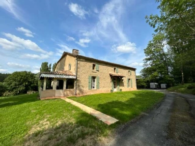 5 Bedroom(s) - 3 Bathroom(s) - 9,425m² land for sale in Lot-et-Garonne, Aquitaine, France - FrenchPropertyPortal.com A beautiful private location for this 5 bedroomed stone property with swimming pool within easy access to Bergerac airport. for sale for 499,950€ in Lot-et-Garonne, Aquitaine