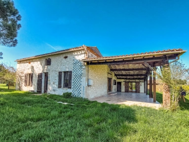 4 Bedroom(s) - 2 Bathroom(s) - 78,968m² land for sale in Lot-et-Garonne, Aquitaine, France - FrenchPropertyPortal.com Charming Stone Farmhouse with Equestrian Facilities and Pool in Idyllic Countryside for sale for 504,000€ in Lot-et-Garonne, Aquitaine