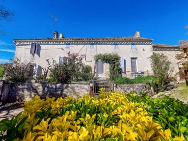 4 Bedroom(s) - 1 Bathroom(s) - 3,152m² land for sale in Gironde, Aquitaine, France - FrenchPropertyPortal.com Timeless French Maison de Maître with Outbuildings & Renovation Potential close to Duras for sale for 341,250€ in Gironde, Aquitaine