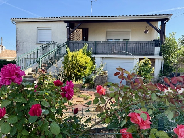 Spacious sous-sol Property with garage, generous storage, and walking distance to a lively bastide market town! for sale for 162,000&euro; in Lot-et-Garonne, Aquitaine