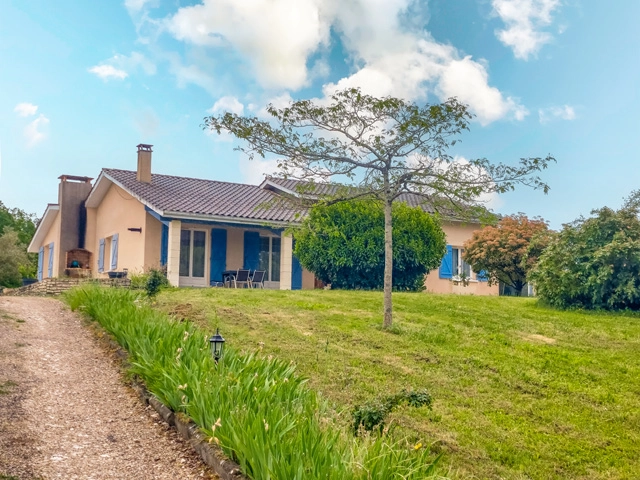 4 Bedroom(s) - 1 Bathroom(s) - 14,000m² land for sale in Dordogne, Aquitaine, France - FrenchPropertyPortal.com Charming Country Home with Pool and Panoramic Views for sale for 280,000€ in Dordogne, Aquitaine