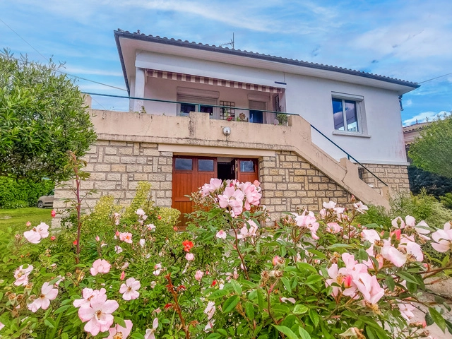 Beautiful Renovated 3-Bed Home with 2-Bed Self-Contained Apartment – Walk to Cafés & Train (Sainte-Foy-la-Grande, Gironde) for sale for 242,000&euro; in Gironde, Aquitaine
