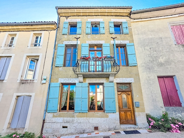 Charming Stone Property with Spacious Living & Timeless Character for sale for 367,500&euro; in Lot-et-Garonne, Aquitaine