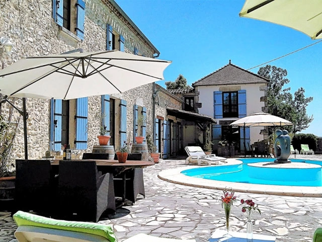 4 Bedroom(s) - 4 Bathroom(s) - 4,500m² land for sale in Lot-et-Garonne, Aquitaine, France - FrenchPropertyPortal.com Elegant Country Living Near Duras. A 4 bedroom Stone Property with pool and Barn. for sale for 565,000€ in Lot-et-Garonne, Aquitaine