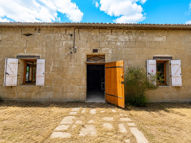 Charming Maison de Maître with Panoramic 360° Views for sale for 160,000&euro; in Lot-et-Garonne, Aquitaine