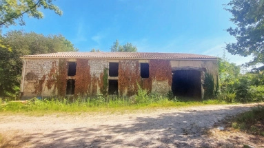 9,500m² land for sale in Dordogne, Aquitaine, France - FrenchPropertyPortal.com A stone built property and gite to renovate situated by a river close to Eymet on just under a hectare of land for sale for 80,000€ in Dordogne, Aquitaine