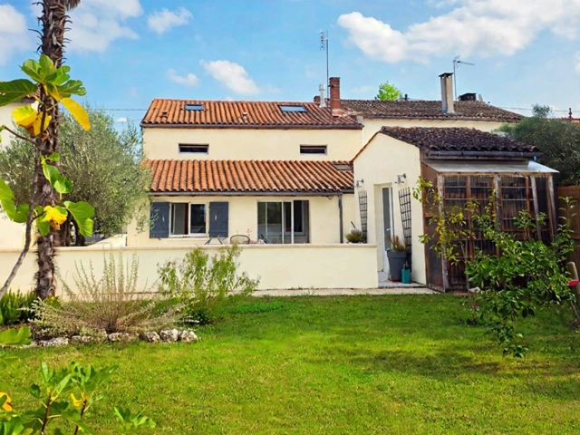 Beautifully renovated 4-Bed stone house – DPE B, walking distance to a town! for sale for 250,000&euro; in Gironde, Aquitaine