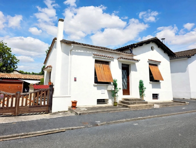 Charming 3-Bedroom Character House in Eymet with Workshop and Summer House. for sale for 299,950&euro; in Dordogne, Aquitaine
