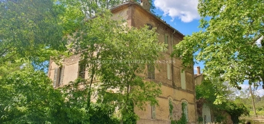 Le Cannet des Maures, old chateau to be renovated. for sale for 450,000&euro; in Var, Provence-Alpes-Côte-d\'Azur