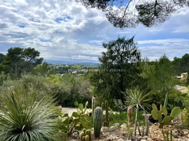 Beautiful modern villa with a wonderful view situated in a peaceful environment.. for sale for 1,200,000&euro; in Var, Provence-Alpes-Côte-d\'Azur
