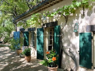 Property in Lorgues, offering Lots of charm! for sale for 884,000&euro; in Var, Provence-Alpes-Côte-d\'Azur