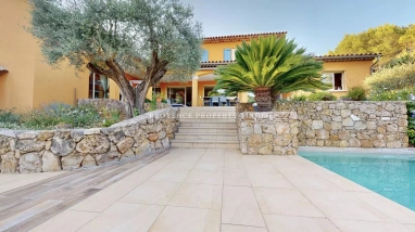 6 Bedroom(s) - 5,401m² land for sale in Var, Provence-Alpes-Côte-d\'Azur, France - FrenchPropertyPortal.com A Rare Gem in Lorgues – Luxury, Space & Pure Serenity for sale for 1,300,000€ in Var, Provence-Alpes-Côte-d\'Azur