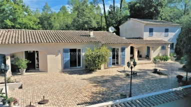 Provençal Living at Its Best: 200 m² Villa with Two Apartments for sale for 810,000&euro; in Var, Provence-Alpes-Côte-d\'Azur