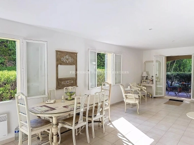 2 Bedroom(s) - 0 m² land for sale in Var, Provence-Alpes-Côte-d\'Azur, France - FrenchPropertyPortal.com Elegant ground-floor apartment with large south-facing terrace, walking distance to the village of Lorgues. for sale for 285,000€ in Var, Provence-Alpes-Côte-d\'Azur