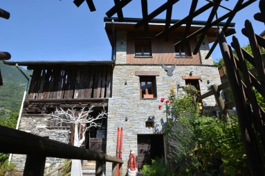 2 Bedroom(s) - 1 Bathroom(s) - 0 m² land for sale in Savoie, Rhône-Alpes, France - FrenchPropertyPortal.com For sale - House and barn - Courchevel area for sale for 598,000€ in Savoie, Rhône-Alpes